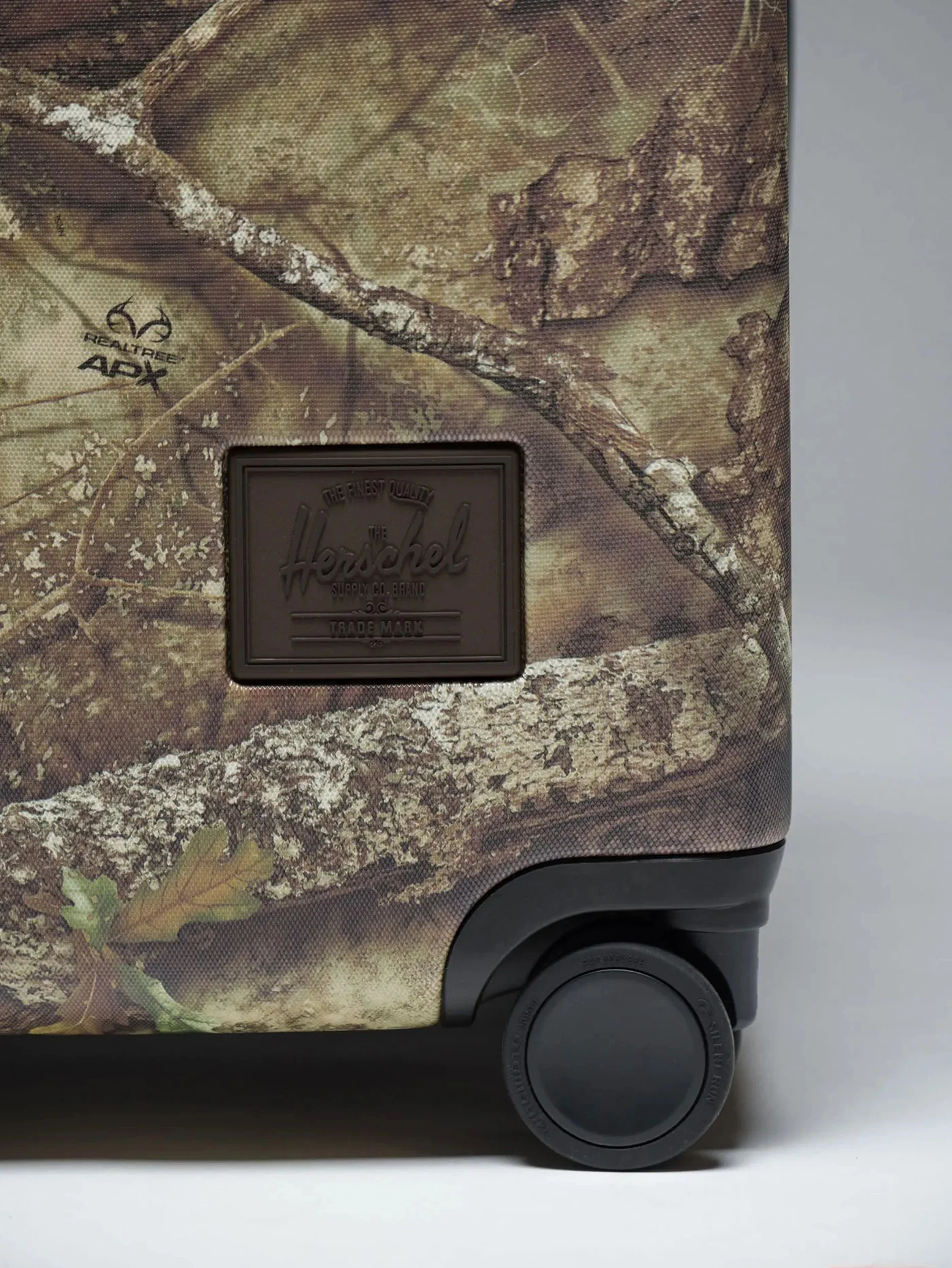 Herschel x Realtree Heritage Large Luggage - Image 3