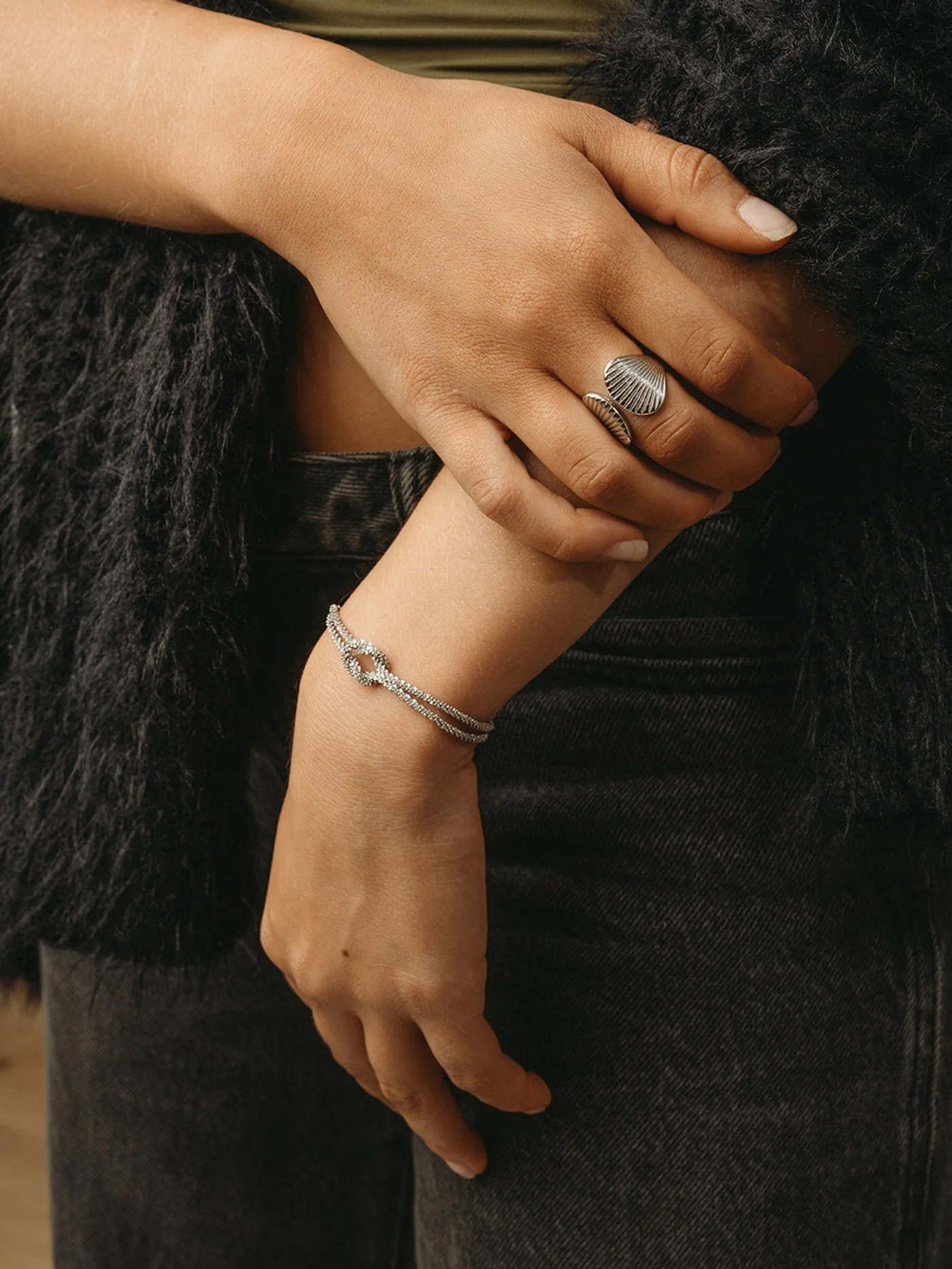 Shell Clasp Ring - Image 2
