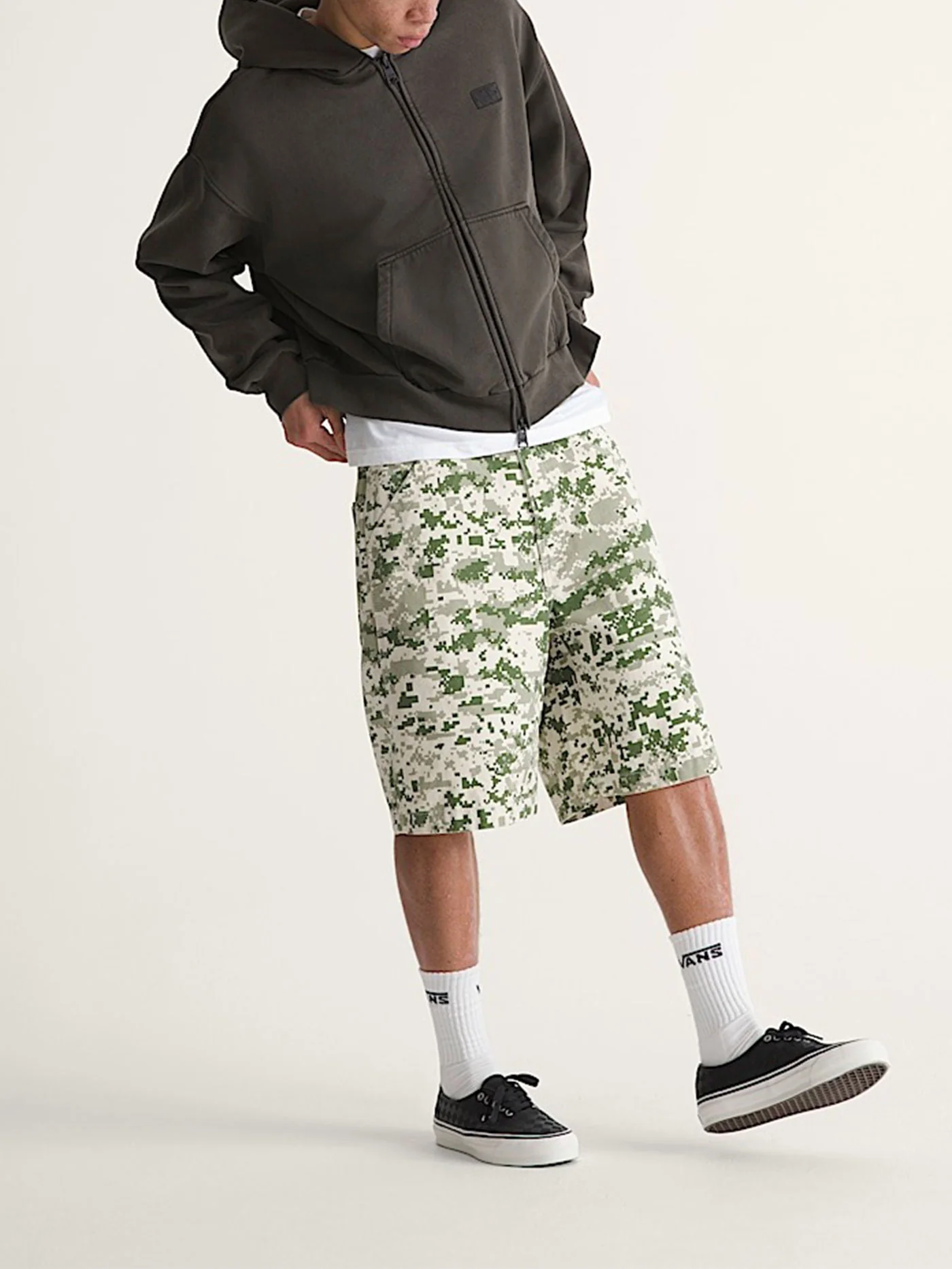 Lx Check-5 Baggy Canvas Shorts - Image 4