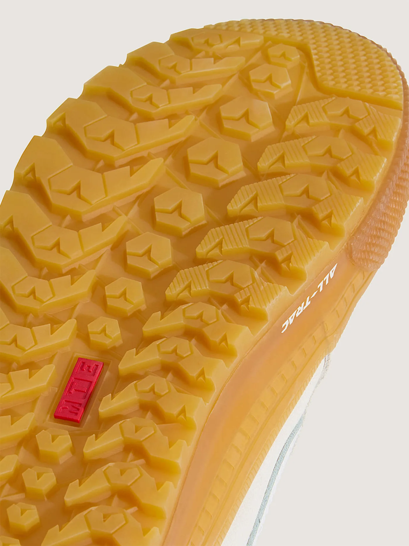 MTE Sk8-Hi Waterproof Insulated White/Gum Shoes - Image 5