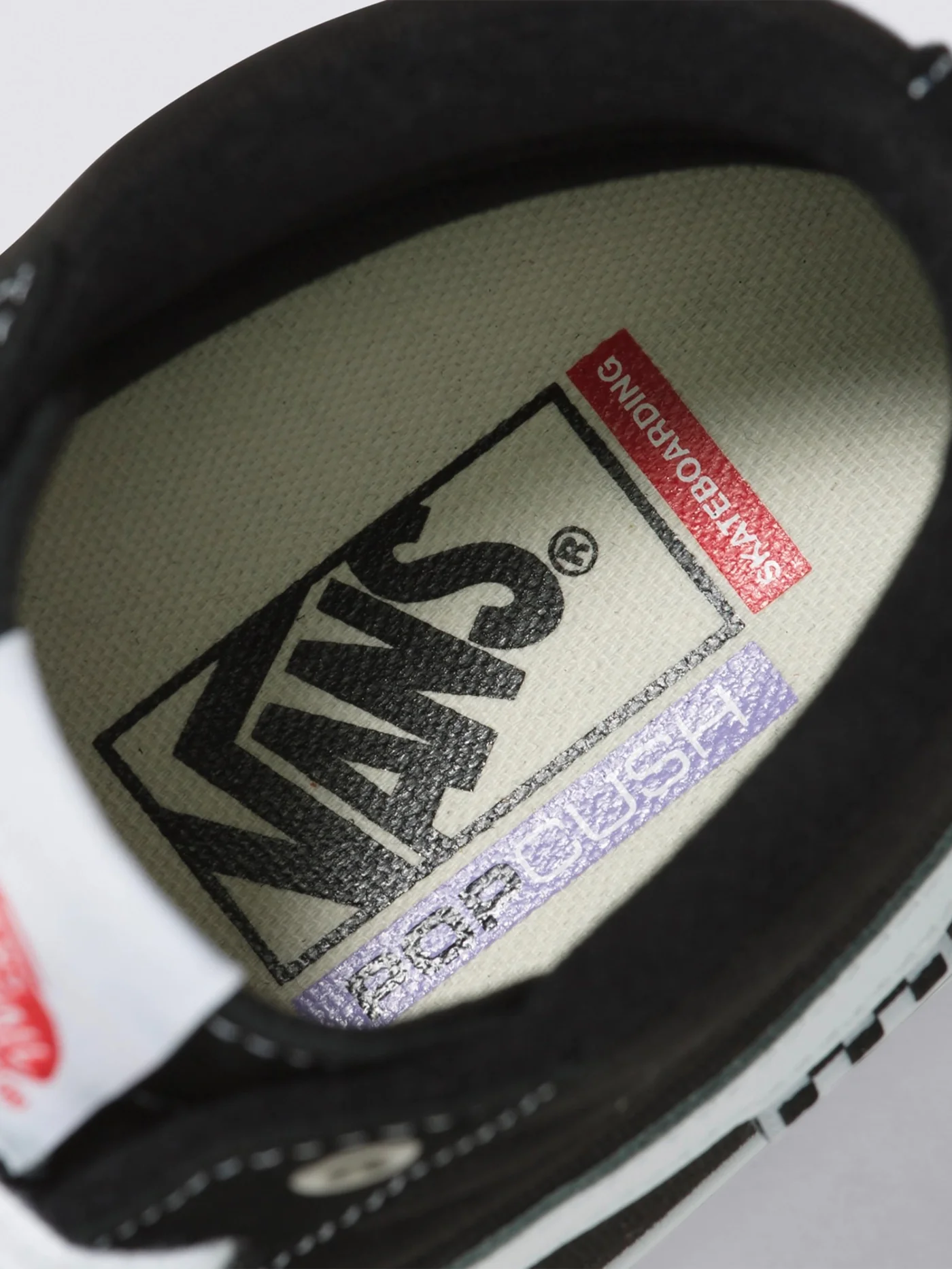 Skate Sk8-Hi Black/White Shoes - Image 6