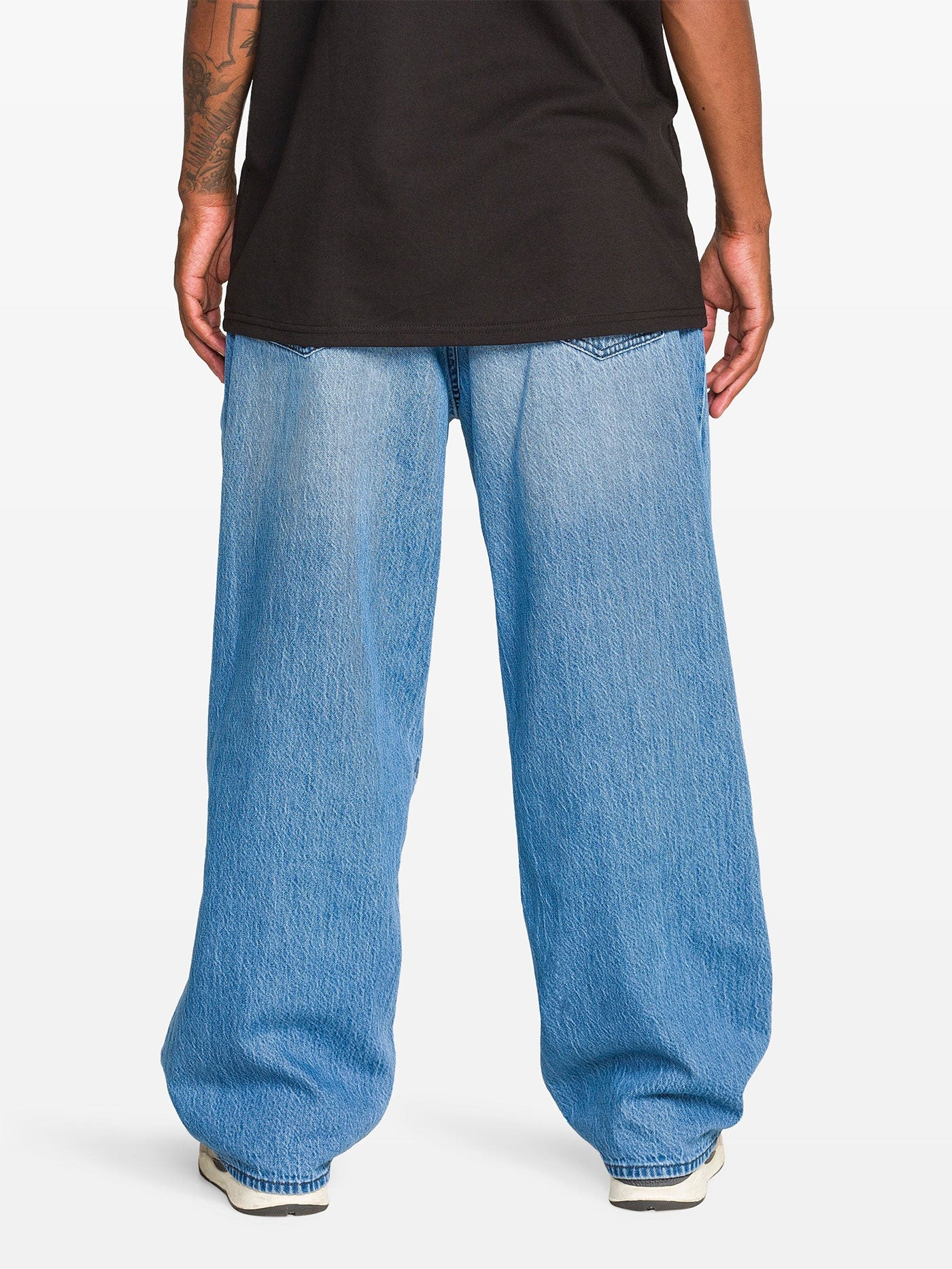 Chillow VS Jeans - Image 2